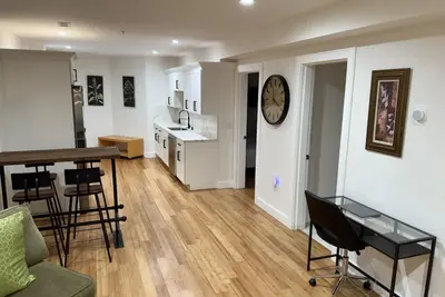 Image de Upscale Unit 1 at Perrin Place