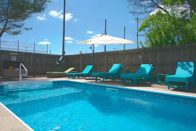 Image de Welcome to your Beach House with a pool!
