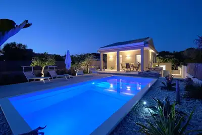 Image de Teti, villa with heated pool 2 km from the beach of Punta Secca