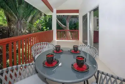 Image de Brand new home in lively West End- Coral Cove