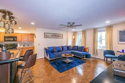 Image de Parking Included! Comfortably sleep 4 Downtown Atlanta