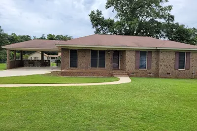 Image de Peaceful Spacious Centrally Located Home In Very Safe Quiet Area