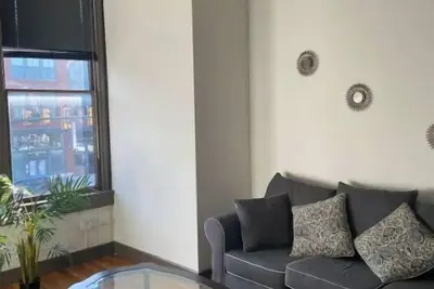 Image de Central Located Near Vcu -2  Beautiful Suites