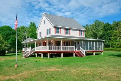 Image de Rare Oppurtunity. Cottage on Round Island!