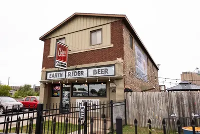 Image de Historic innkeeper's apartment above a brewery taproom