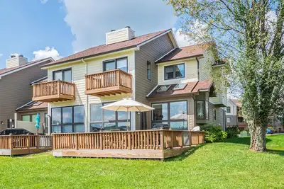 Image de Ski Harbor 11 | Lakefront, Community Pool, Views!