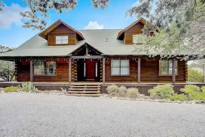 Image de Amazing cabin with private pool, office & guest house - dog-friendly