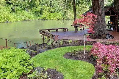 Image de Riverfront Garden House with private river access