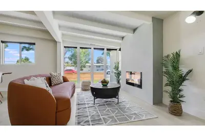 Image de Cozy 4 Bd house 12 mins to Disney snd Beach sleeps 10 heated pool