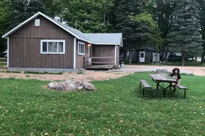 Image de Rolling Stone Lakeside Cabin 3 East Shore Resort 3 Bedroom