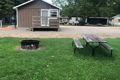 Image de Rolling Stone Lakeside Cabin 2 East Shore Resort 2 Bedrooms