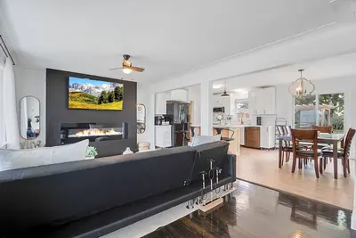 Image de 3 bdr cottage w/pool & hot tub-close to marina & golf course