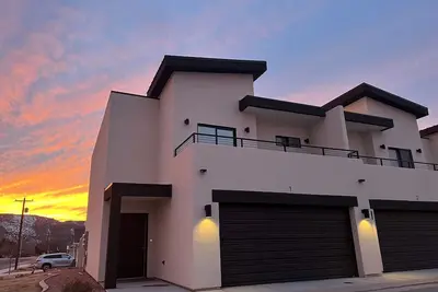 Image de Near Zion Np I Dark Skies I Garage & Trailer Parking