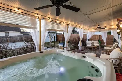 Image de 2025 Ky Derby 30 min Away ~ Bourbon Trail ~ Hot Tub