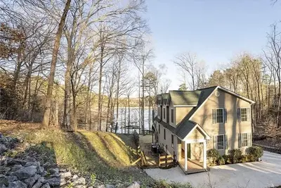 Image de New! Lakefront retreat with huge dock, private cove. Perfect for Clemson Football