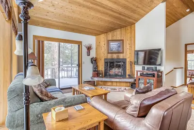 Image de This Spacious Sunriver Beauty comes with Hot Tub, Sharc Passes and Ac!