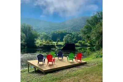 Image de Kayak/Canoe/Fish & Relax right from the backyard of this Riverfront 3 B/R home!