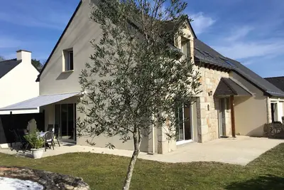 Image de Valves, Ploeren. 7couchages house. 4 bedrooms. 125 m2. enclosed garden. 2 garages