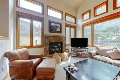 Image de Quiet mountain retreat with deck, fireplace, central Ac, & W/D - near ski lifts