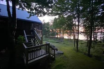 Image de Lake Front Log Estate