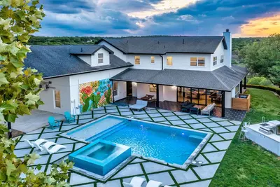 Image de The Crown Jewel / Venue / Pool / Sleep 40