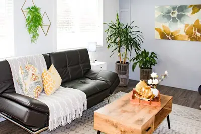 Image de Stay near Point Defiance Park in our charming 1-bedroom cottage