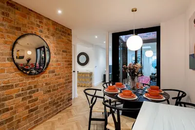 Image de Contemporary Townhouse with Parking