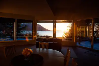 Image de Oceanside Villa l Beach Access l HotTub I Sleep 16