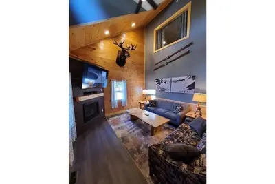 Image de Newly Built Luxury Duplex Log Cabin one side!