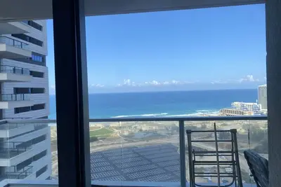 Image de 26th floor 4-bedroom apt in the center with Ac, fitness room, 24/7 security