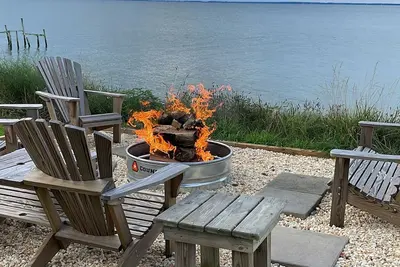 Image de Charming cottage on Chesapeake Bay with private sand beach and 1 acre to play on
