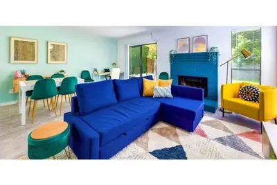 Image de 2 Master Suites + Peaceful + Colorful + Fenced in Yard + Near Trails and Parks