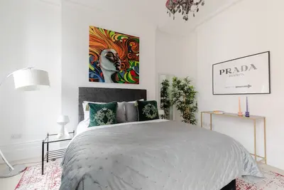 Image de Refurbished! Oxford Street Phenomenal Xxl Design House Ideal For Groups