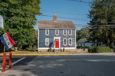 Image de Historic 1807 Williams Home. . . A Nautical New England Inspiration!