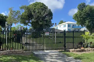 Image de Mid island retreat on large estate -10 min to Christiansted, 15 min to Cane Bay