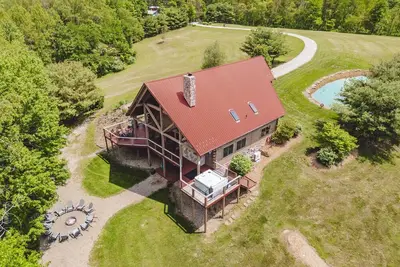 Image de High Meadows Lodge:Nature trails, Private 20+acres, Hot Tub, Fire Pit, Wifi