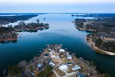 Image de 10 Mile View on Lake Murray, Sc, Putting Green, Hot Tub, Lake Edge Fire Pit