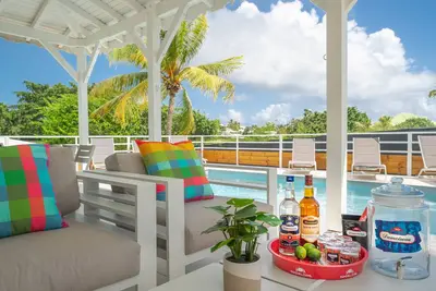 Image de Villa Green Caraibes, piscine et vue sur le golf international de St-François