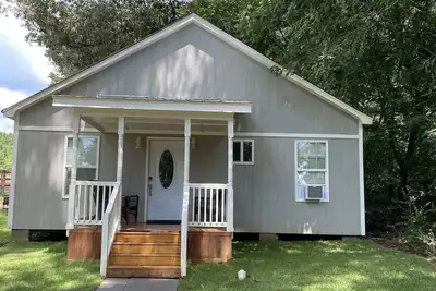 Image de Family-sized Cottage (The Lily Pad) with numerous amenities.