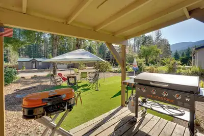 Image de Lovely Detroit Home w/ Deck - Walk to Town!