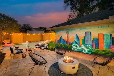 Image de Fifa ready-Stylish Dallas Oasis with Pool, Hot Tub, Firepit & Mural