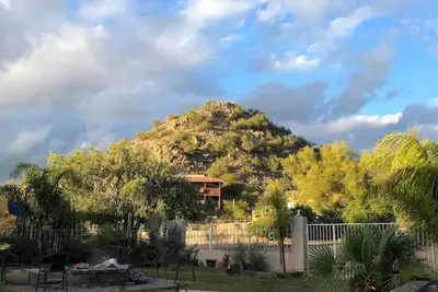 Image de Private 2. 5-Acre Retreat with Lush Palms, Pool, Play Train & Tortoises