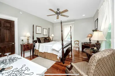 Image de Private Updated Suite in heart of Downtown Dunedin
