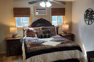 Image de Studio B at Living Springs Resort w/Creek, Mt. Lassen