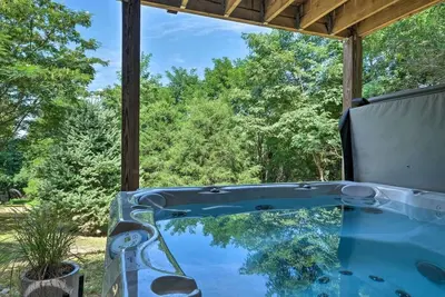 Image de Tranquil mountainhouse w/hot tub, super close to trails & wineries- pet friendly