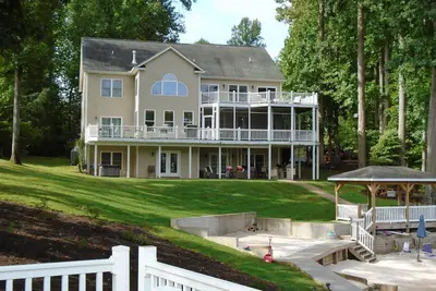 Image de Lake Anna Waterfront Home With Boat Dock & Sandy Beach