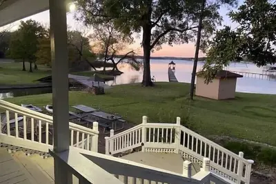 Image de Welcome to Cottage Mariposa on Eagle Mountain Lake