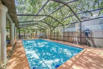 Image de Large Tampa Private Pool & Jacuzzi home Near Amusement Parks and beach