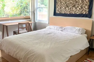 Image de Urban Refuge (and excellent location)