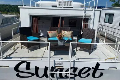 Image de Unique and Serene \"Sunset\" Houseboat for 4